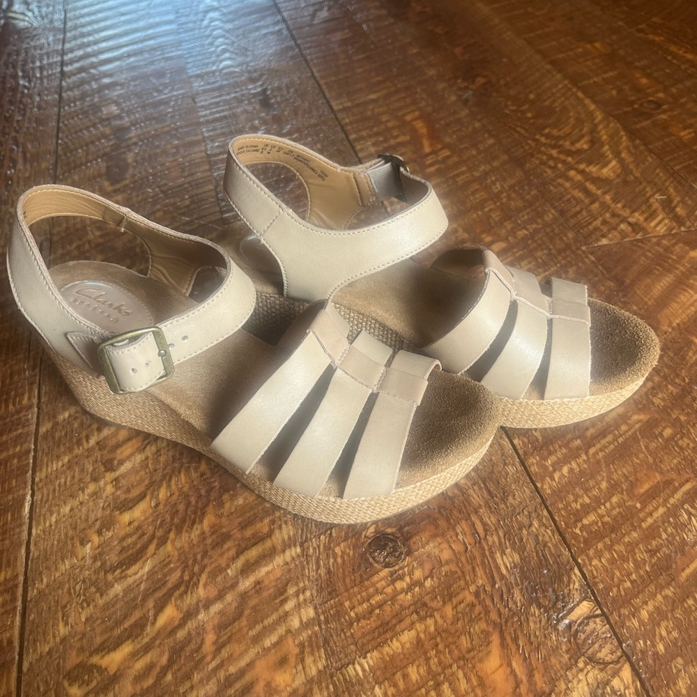 Clarks Women's Tan Strappy Sandals